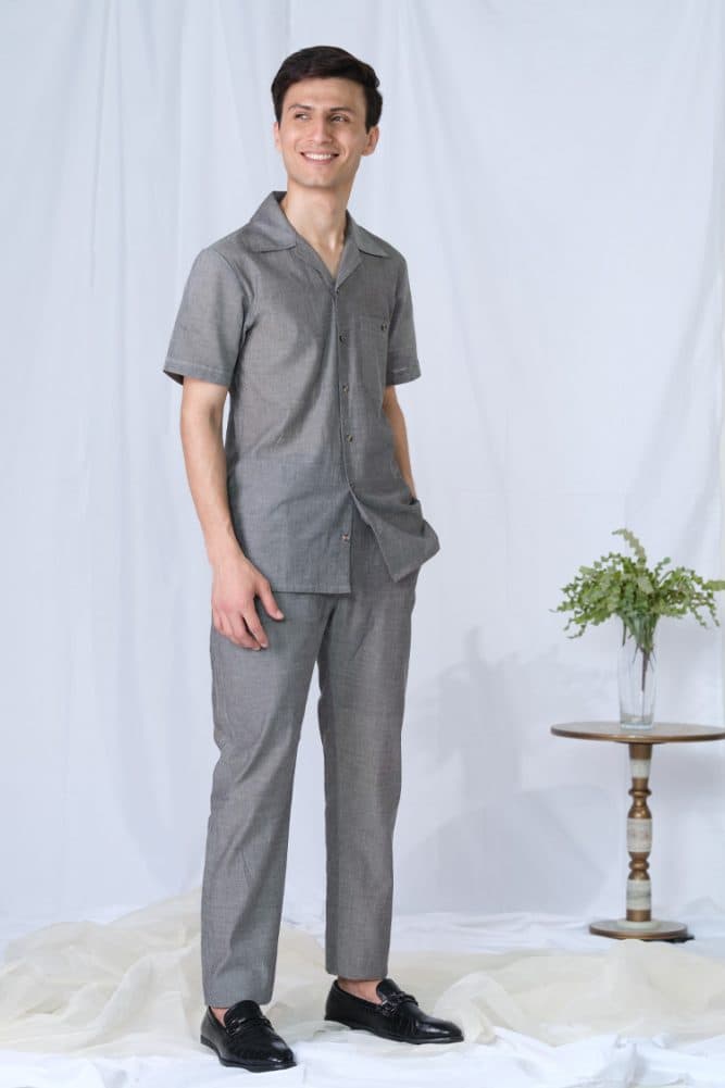 https://backend.antailors.ae/wp-content/uploads/2025/05/Linen-Malay-Safari-Suit-1-667x1001-1.jpg